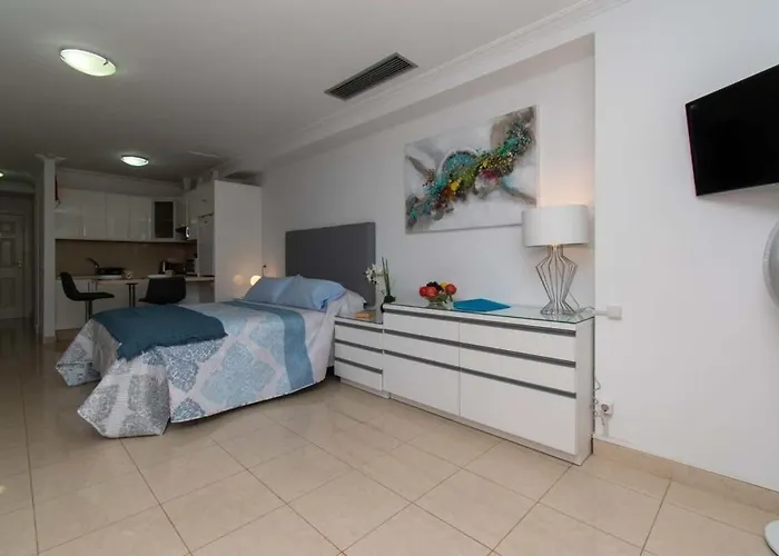 Club Atlantis 141 - *